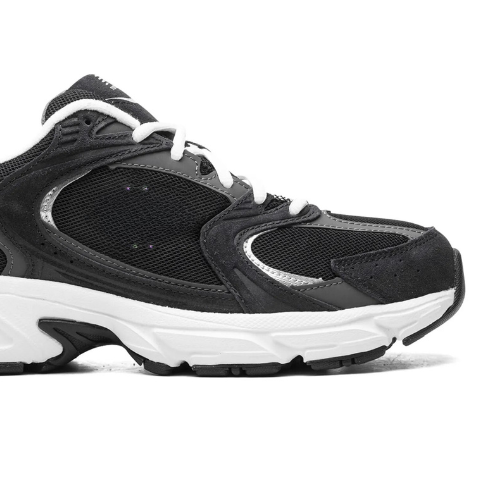 530 Black White